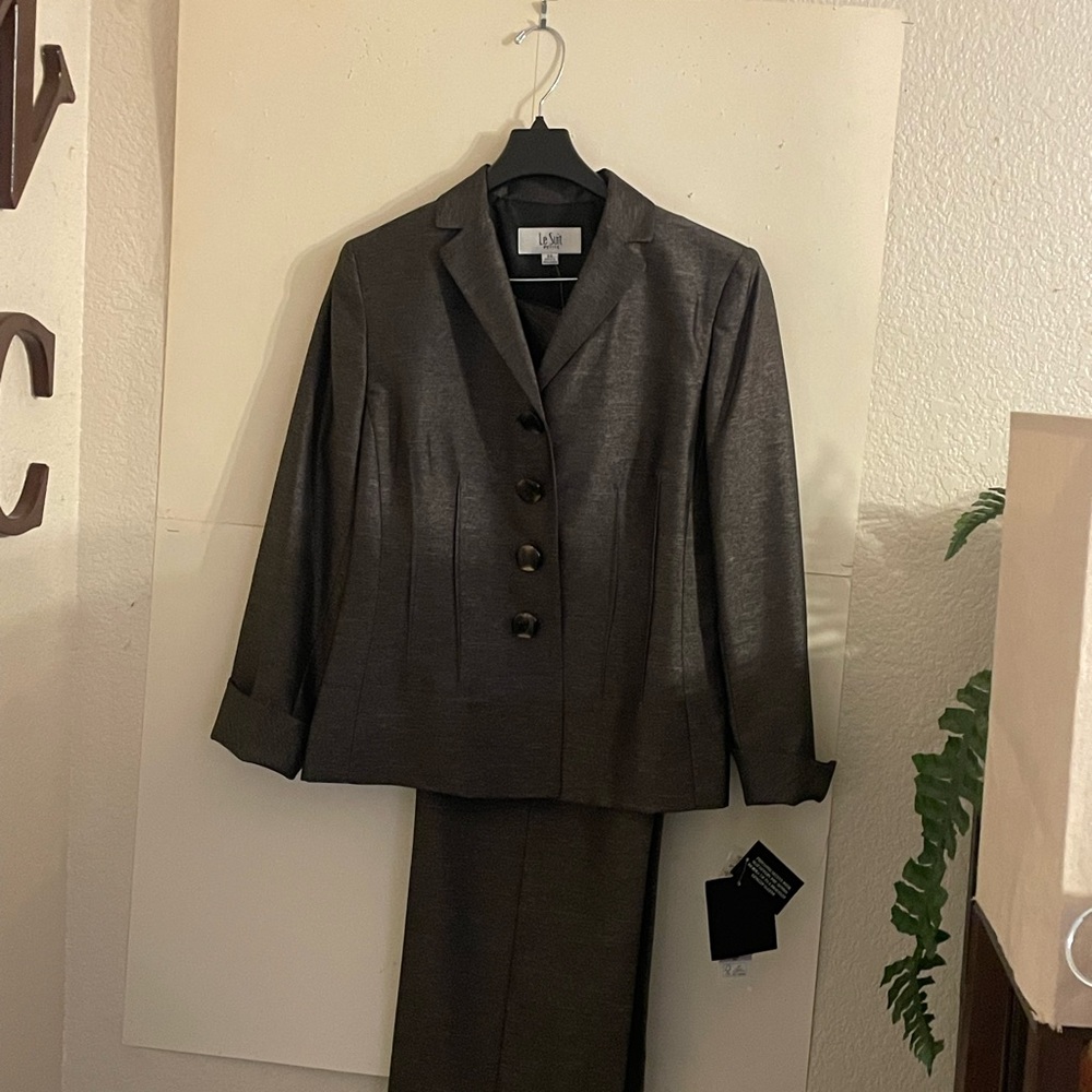 Le Suit Petite Size 6P